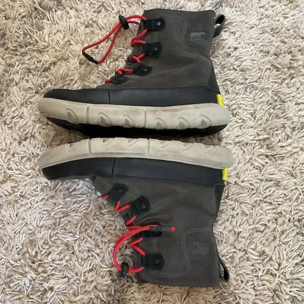 Sorel Kinetic Sport Waterproof Boots Quarry Grey Red Laces NY4897-093 Womens 6